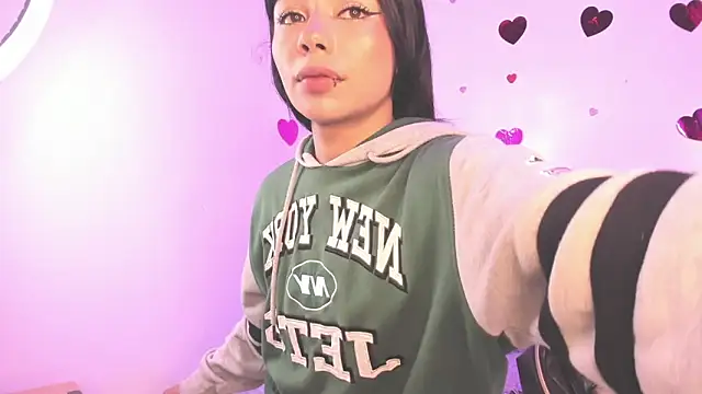 Bella Miller1  online show from March 13, 2026, 4:12 pm