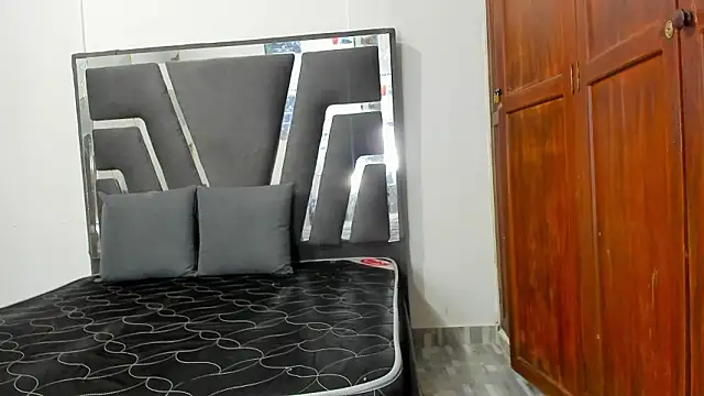 Snapshot of Sophiia88 chatting on March 1, 2026, 12:05 pm Sophiia88 online show from March 1, 2026, 12:05 pm