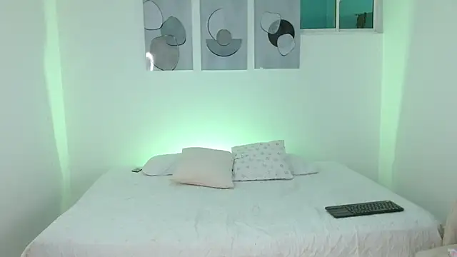 Snapshot of sandra_smith_01 chatting on February 18, 2026, 1:18 pm sandra smith 01 online show from February 18, 2026, 1:18 pm