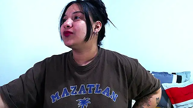 Snapshot of emily-rousee- chatting on February 26, 2026, 2:22 am emily-rousee- online show from February 26, 2026, 2:22 am