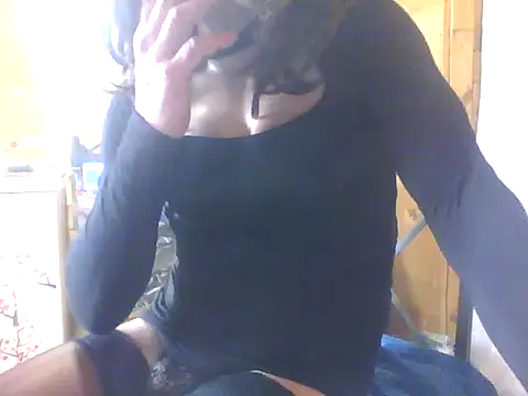 Snapshot of Luanatrav1 chatting on February 23, 2026, 12:06 pm Luanatrav1 online show from February 23, 2026, 12:06 pm