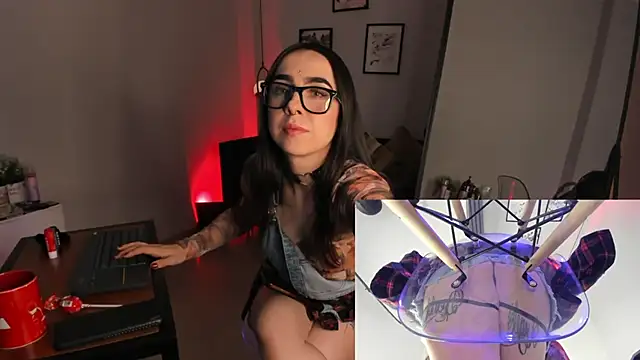 Luna tagliaferri online show from April 14, 2026, 7:08 pm