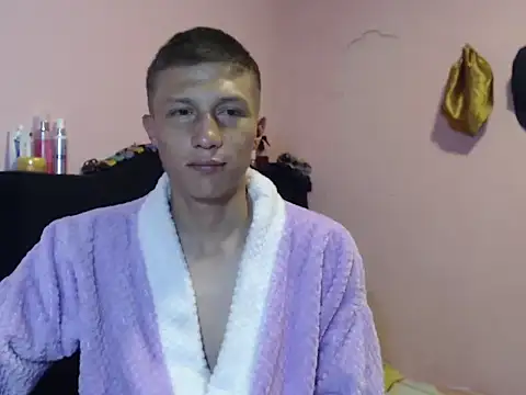 Snapshot of Cronos_Hot_8 chatting on February 28, 2026, 3:39 am Cronos Hot 8 online show from February 28, 2026, 3:39 am