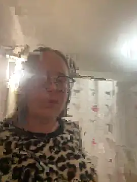 ParejaCanaria12 online show from February 4, 2026, 10:05 pm