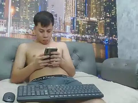 santiago xxxcol online show from March 26, 2026, 11:35 pm