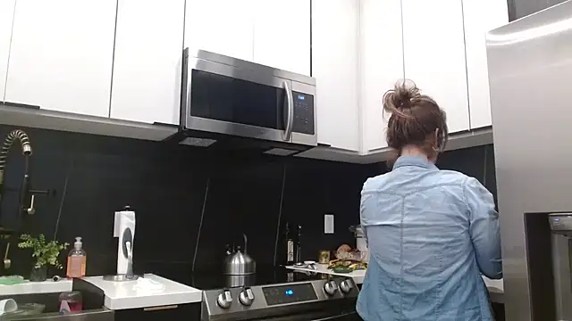 HazelSkyesChat online show from April 15, 2026, 4:22 pm