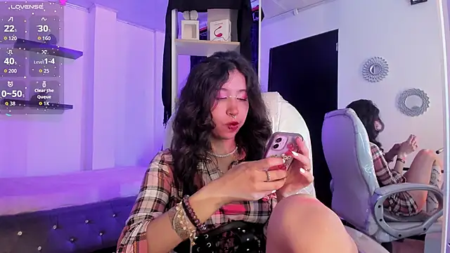 Miniadelf online show from April 9, 2026, 9:10 pm