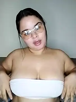 SamanthaStonee online show from April 11, 2026, 3:14 am