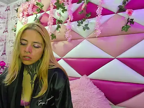 Dakota Angell  online show from February 1, 2026, 3:05 am