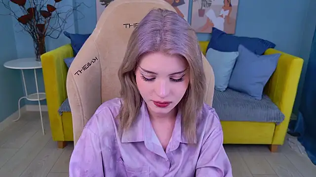 ScarletBlackwood online show from March 19, 2026, 4:56 am