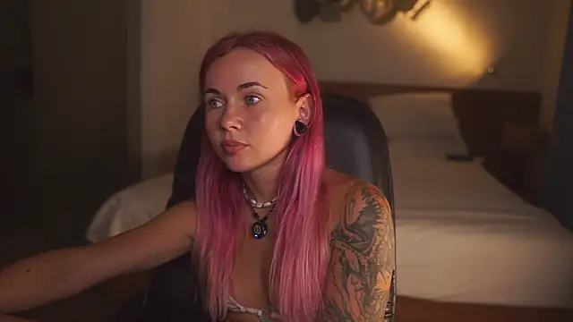 Sarah Pink online show from March 24, 2026, 2:06 pm