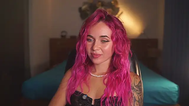 Sarah Pink online show from April 25, 2026, 2:47 pm