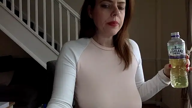 Snapshot of ElizabethArden42- chatting on February 26, 2026, 2:06 pm ElizabethArden42- online show from February 26, 2026, 2:06 pm