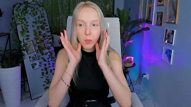 MaoqiBeverly online show from March 27, 2026, 8:37 am