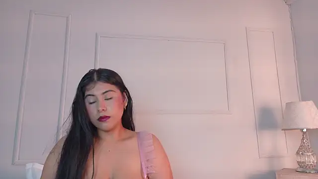 VioletBloomm online show from April 12, 2026, 1:36 pm