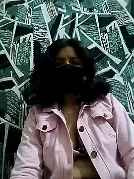 RoxyQueenX online show from April 30, 2026, 4:47 pm