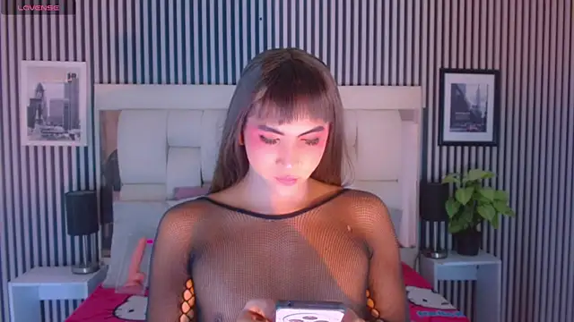 Snapshot of Sophia_Valentina chatting on February 9, 2026, 12:47 pm Sophia Valentina online show from February 9, 2026, 12:47 pm