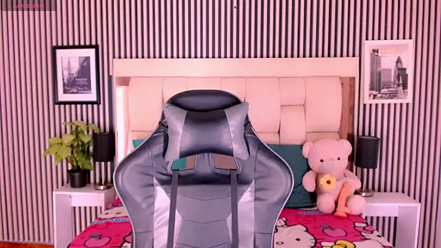 Snapshot of Sophia_Valentina chatting on February 7, 2026, 12:57 pm Sophia Valentina online show from February 7, 2026, 12:57 pm