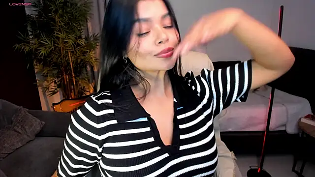 Snapshot of moonhelen chatting on June 15, 2026, 3:07 am moonhelen online show from June 15, 2026, 3:07 am