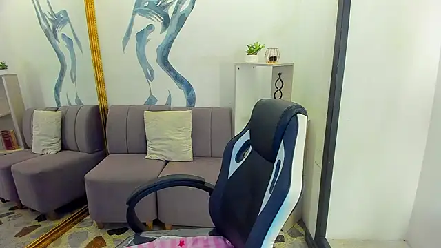 Snapshot of CarolineFyre chatting on February 14, 2026, 1:00 pm CarolineFyre online show from February 14, 2026, 1:00 pm