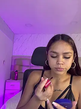 CarolineFyre online show from April 6, 2026, 12:50 pm