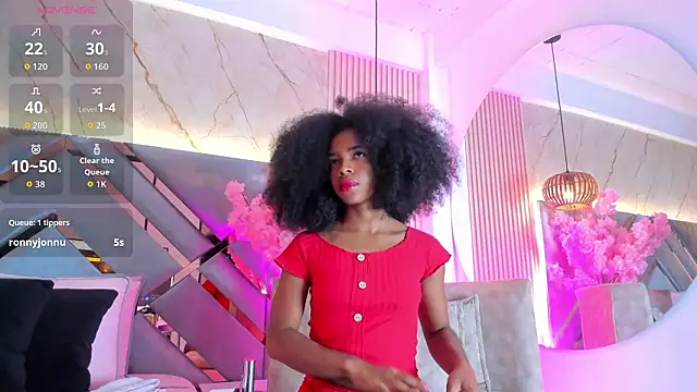 Snapshot of EmmaLovve chatting on February 7, 2026, 2:19 am EmmaLovve online show from February 7, 2026, 2:19 am