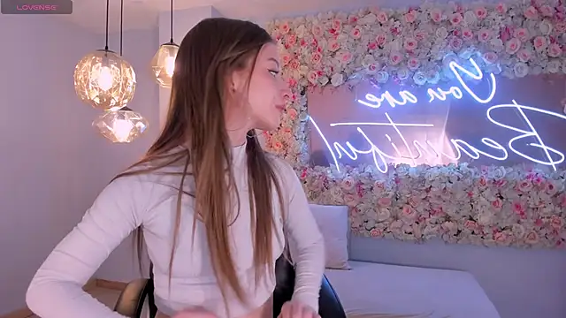 IsabellaMorettiX online show from March 8, 2026, 3:43 am