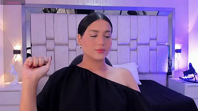 ValeryCooper18 online show from February 7, 2026, 7:44 pm