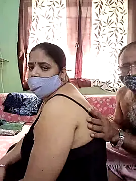 HoneyHush online show from February 28, 2026, 5:18 am