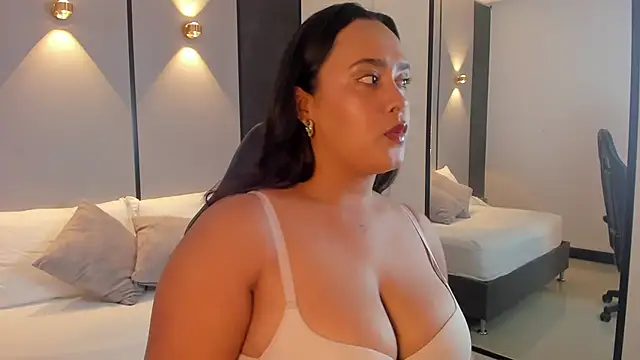 Snapshot of sophia_solerr chatting on February 19, 2026, 7:55 pm sophia solerr online show from February 19, 2026, 7:55 pm