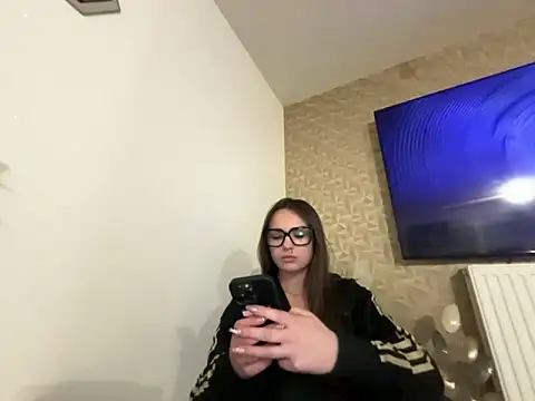 alixxxm7 online show from February 21, 2026, 7:38 pm