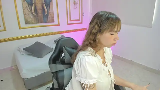 milaack  online show from February 26, 2026, 7:47 pm