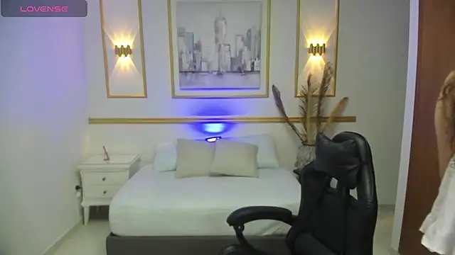 milaack  online show from February 19, 2026, 12:46 pm