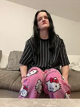 Snapshot of LeonieClaire chatting on February 18, 2026, 8:33 am LeonieClaire online show from February 18, 2026, 8:33 am