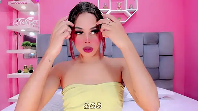 ManuelaJohnson online show from April 17, 2026, 12:41 pm