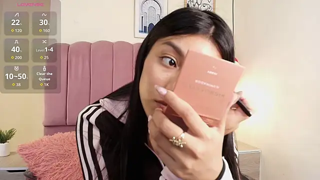 Ateneaaa  online show from April 8, 2026, 7:48 pm