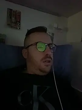 Snapshot of io1Elian chatting on May 25, 2026, 3:33 pm io1Elian online show from May 25, 2026, 3:33 pm