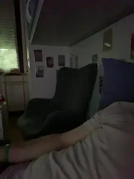 Snapshot of io1Elian chatting on May 5, 2026, 2:53 pm io1Elian online show from May 5, 2026, 2:53 pm