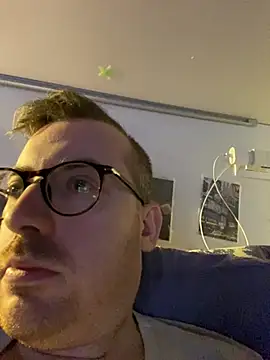 Snapshot of io1Elian chatting on May 10, 2026, 11:39 pm io1Elian online show from May 10, 2026, 11:39 pm