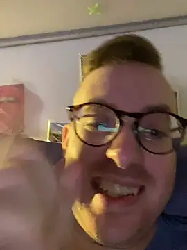 Snapshot of io1Elian chatting on May 18, 2026, 9:41 pm io1Elian online show from May 18, 2026, 9:41 pm
