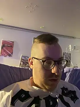 Snapshot of io1Elian chatting on May 20, 2026, 8:39 pm io1Elian online show from May 20, 2026, 8:39 pm