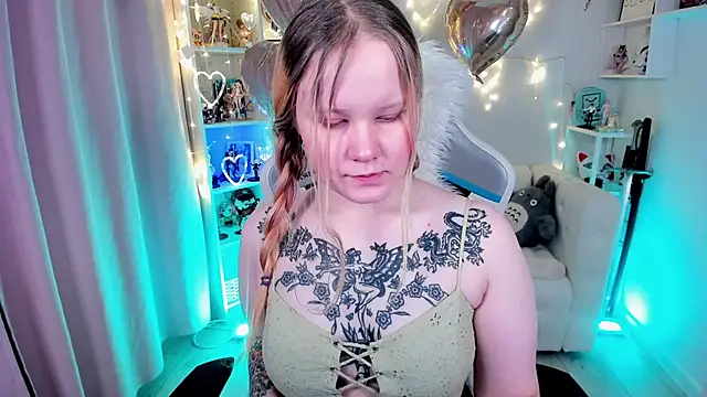 Snapshot of AnnieVibe chatting on February 15, 2026, 6:07 pm AnnieVibe online show from February 15, 2026, 6:07 pm