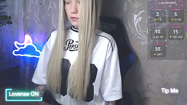 Snapshot of Shiny_Victoria chatting on June 21, 2026, 8:09 am Shiny Victoria online show from June 21, 2026, 8:09 am