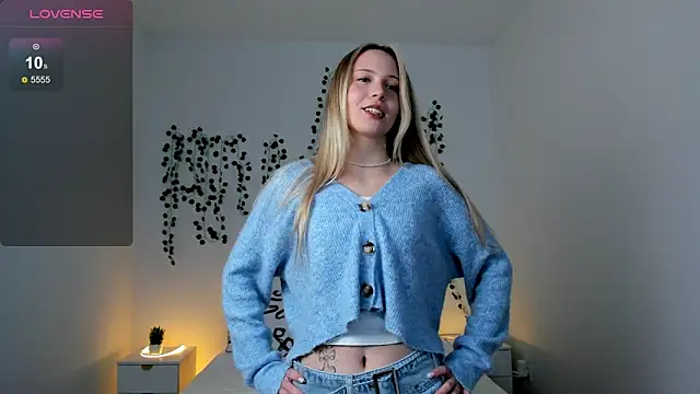 Snapshot of EllyMartinez chatting on February 1, 2026, 12:47 pm EllyMartinez online show from February 1, 2026, 12:47 pm