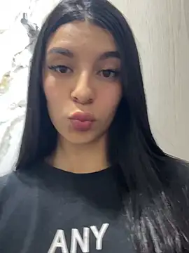 NaniBlossomX online show from April 18, 2026, 12:57 am