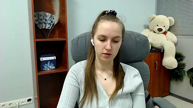 Snapshot of Nessi-Morris chatting on February 9, 2026, 8:23 am Nessi-Morris online show from February 9, 2026, 8:23 am