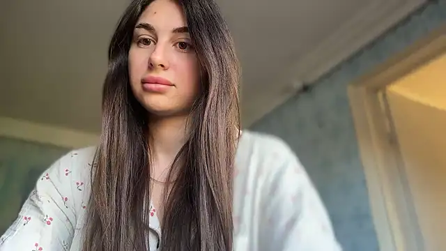 LiluMartiznir online show from April 21, 2026, 5:47 am