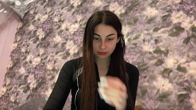 LiluMartiznir online show from April 6, 2026, 6:53 pm