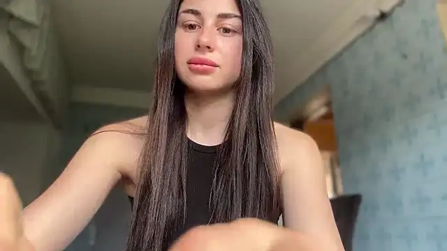 LiluMartiznir online show from May 25, 2026, 11:09 am