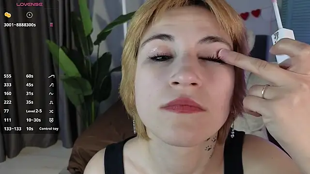 AutumnWhisper online show from April 15, 2026, 4:00 pm